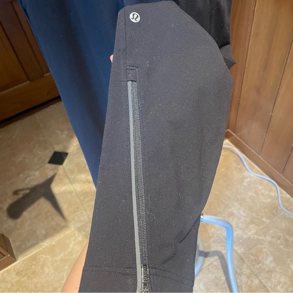 Small Lululemon Black Yoga Joggers - Picture 3 of 4